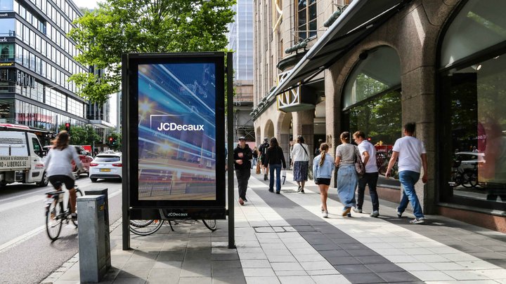 JCDecaux Expands Japanese